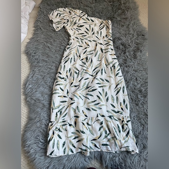 Lulus Light, floral one shoulder dress - Picture 6 of 9